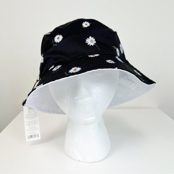 NWT Alice + Olivia Reversible Daisy Print Bucket Hat - Picture 2 of 6